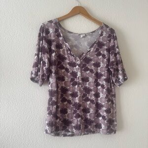 Kate Quinn Women’s Kate Quinn Lilac Anemone Tee